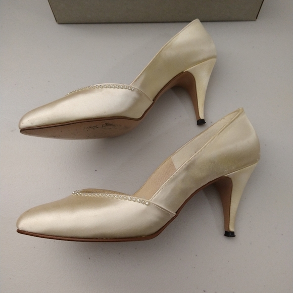 Gorgeous cream heels with rhinestone studs - Picture 3 of 11